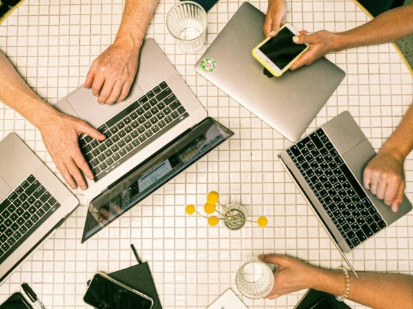 pexels-canvastudio-3194519